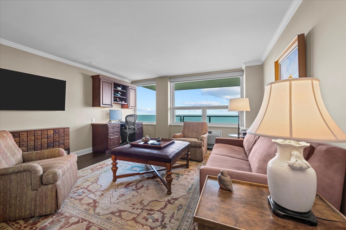 1630 Sheridan Road Unit: 9C