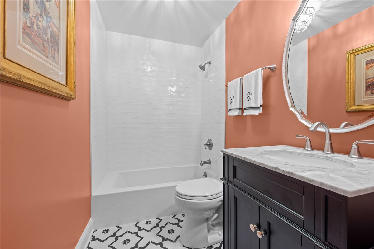1630 Sheridan Road Unit: 9C