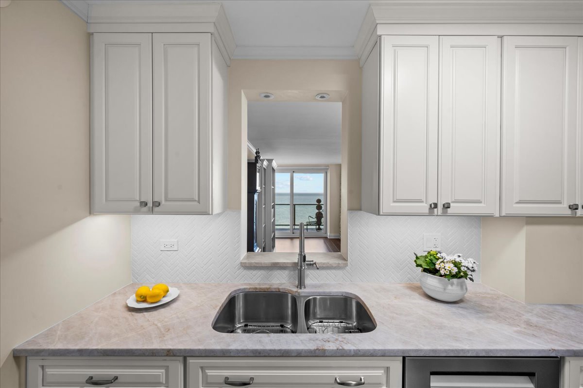 1630 Sheridan Road Unit: 9C