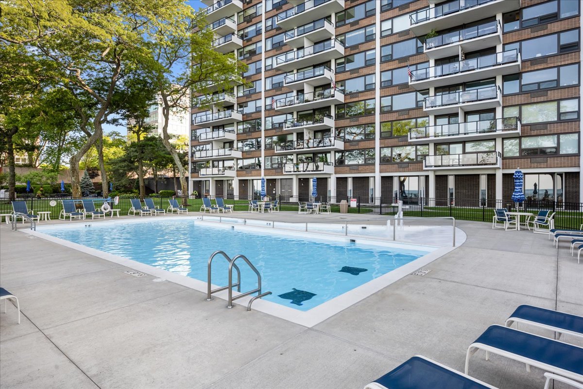 1630 Sheridan Road Unit: 9C