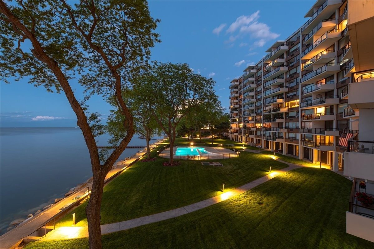 1630 Sheridan Road Unit: 9C