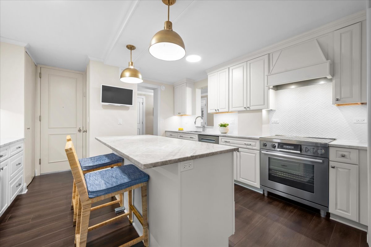 1630 Sheridan Road Unit: 9C