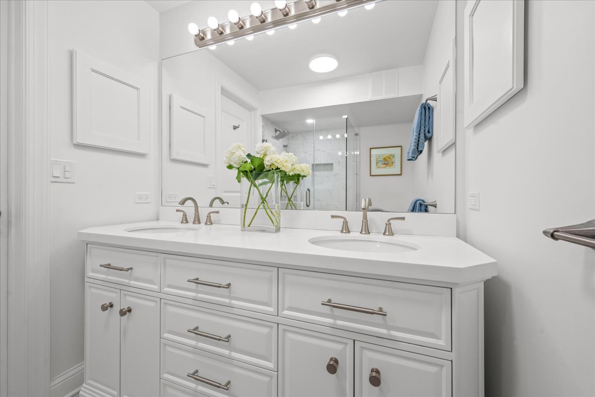 1630 Sheridan Road Unit: 9C