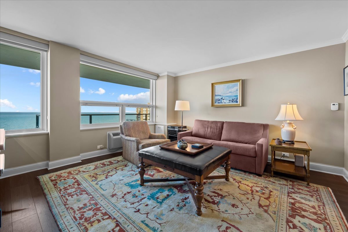 1630 Sheridan Road Unit: 9C