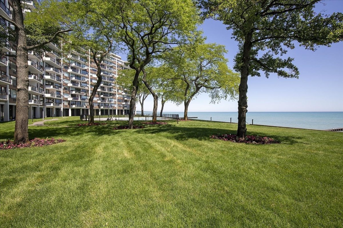 1630 Sheridan Road Unit: 9C