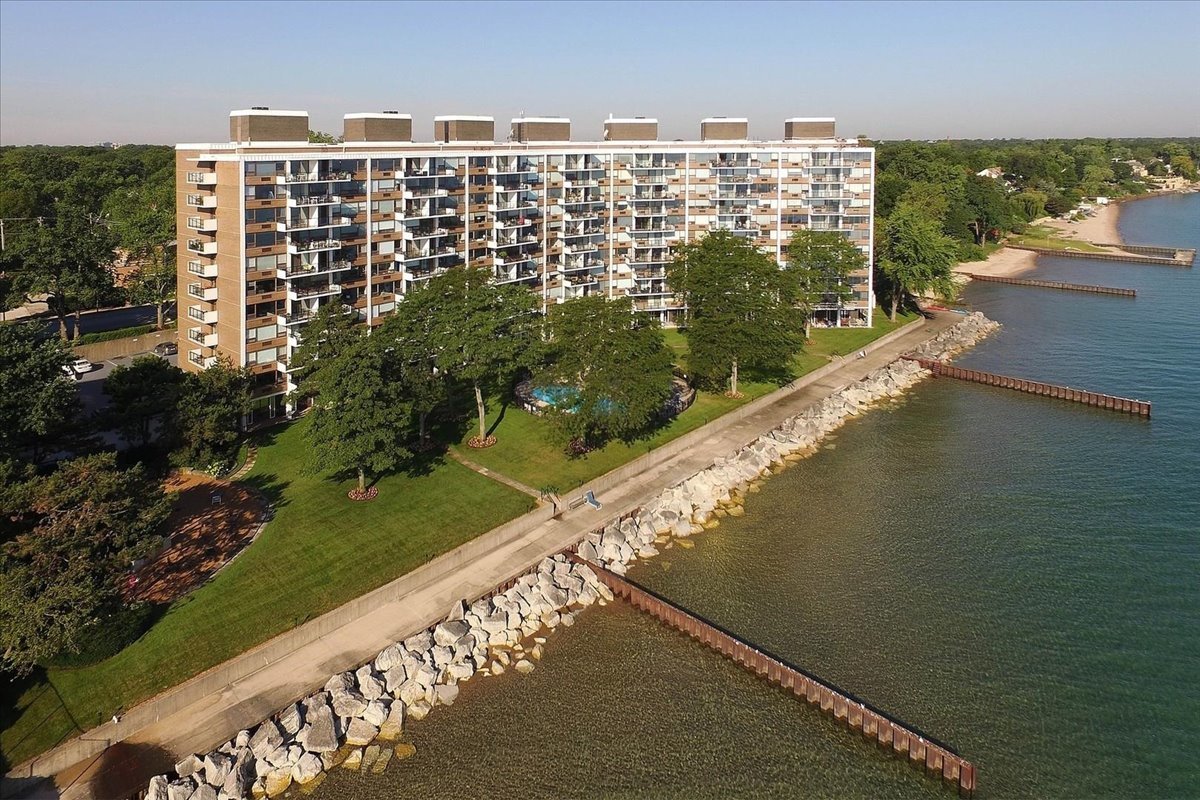 1630 Sheridan Road Unit: 9C