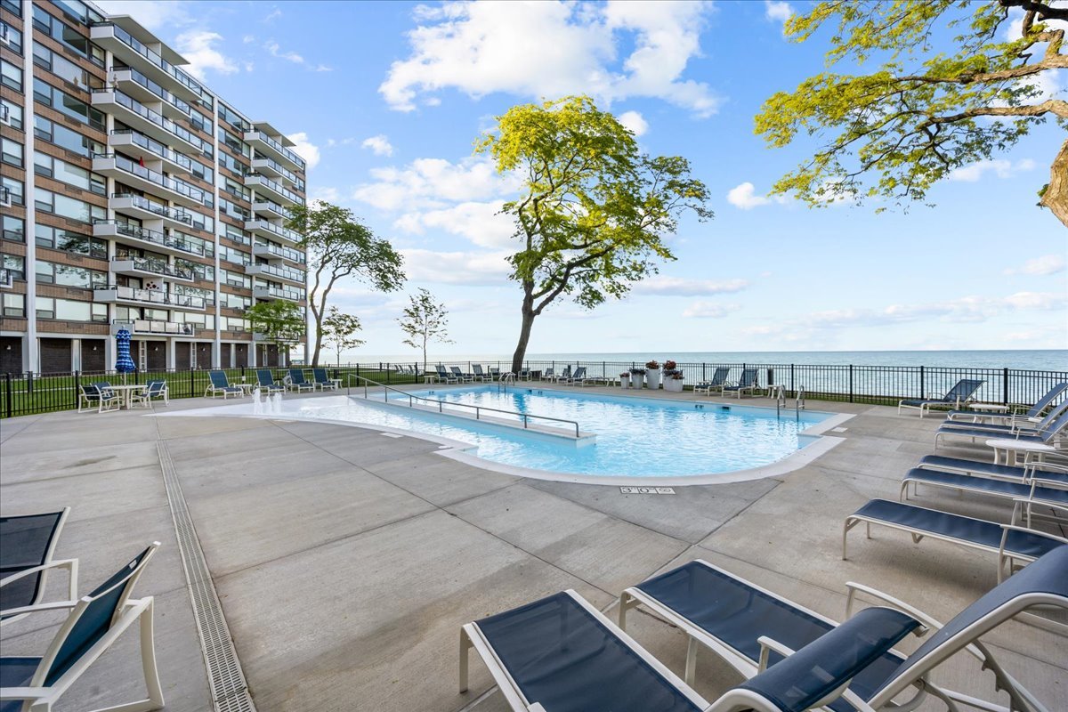 1630 Sheridan Road Unit: 9C