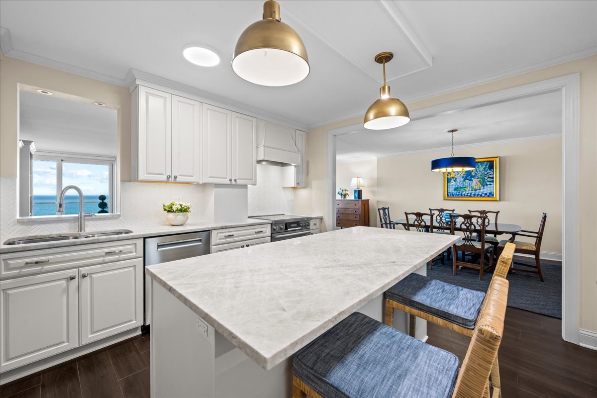 1630 Sheridan Road Unit: 9C
