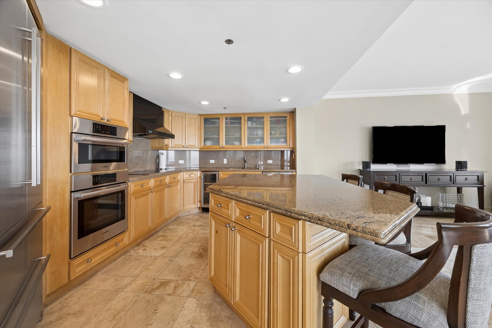 950 N Michigan Avenue Unit: 4202