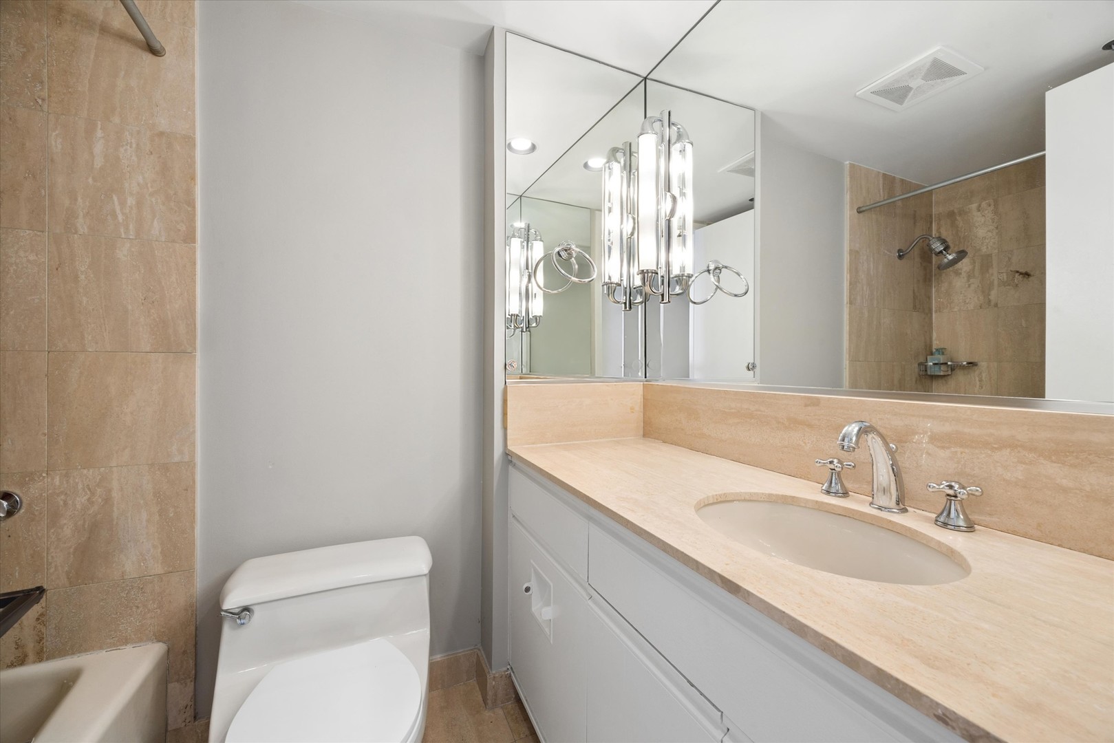 950 N Michigan Avenue Unit: 4202