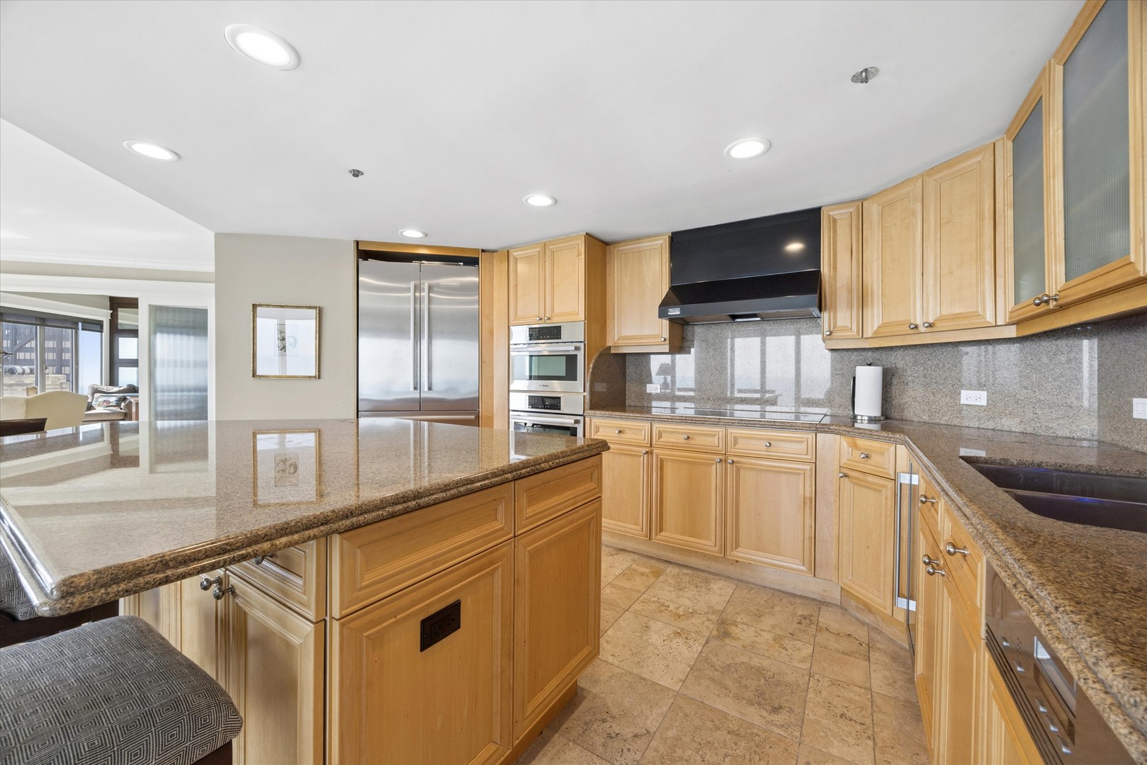 950 N Michigan Avenue Unit: 4202