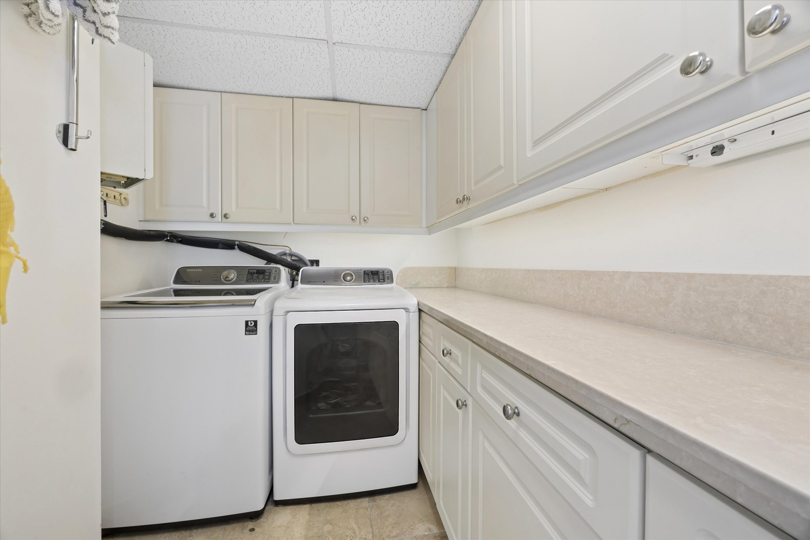 950 N Michigan Avenue Unit: 4202