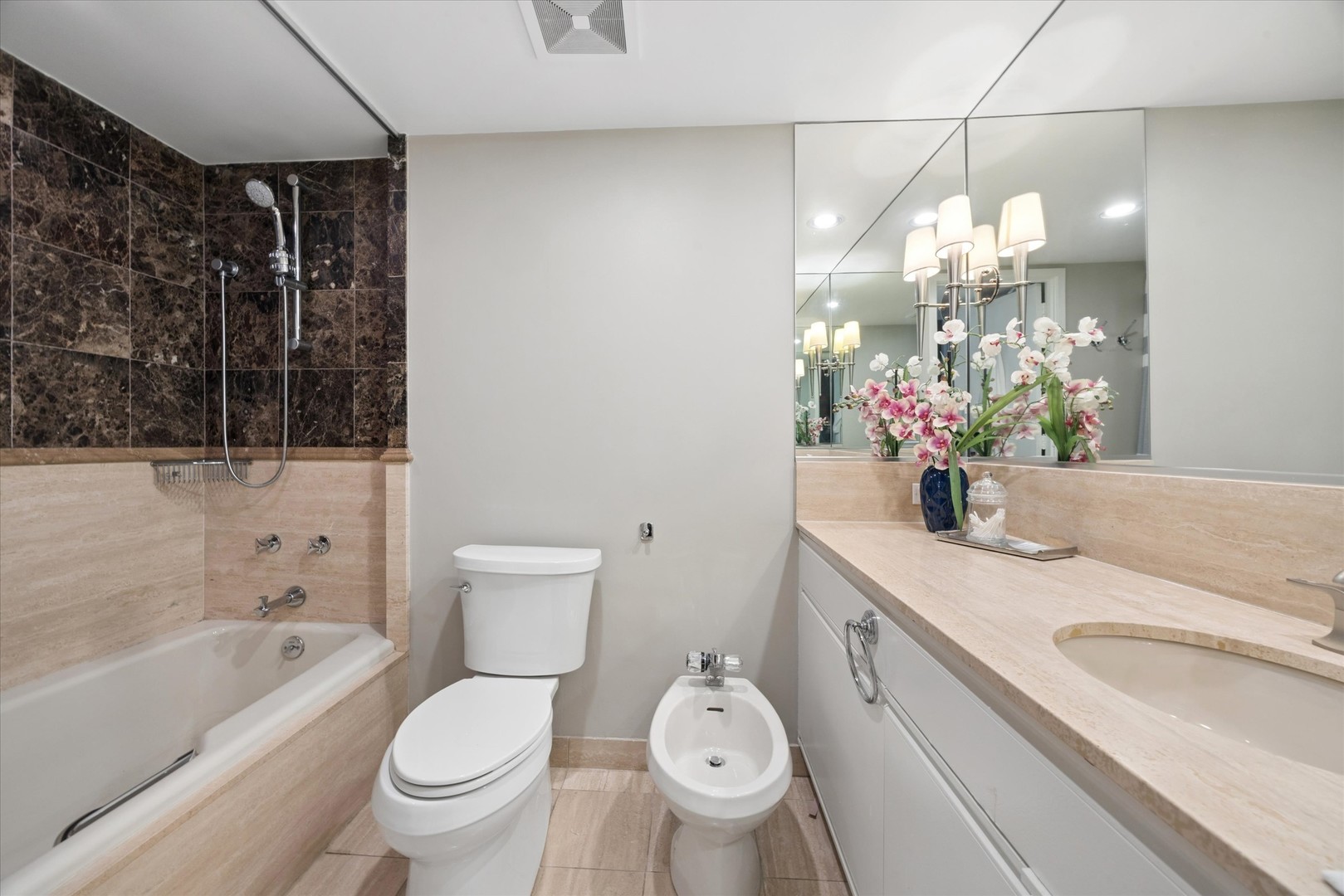950 N Michigan Avenue Unit: 4202