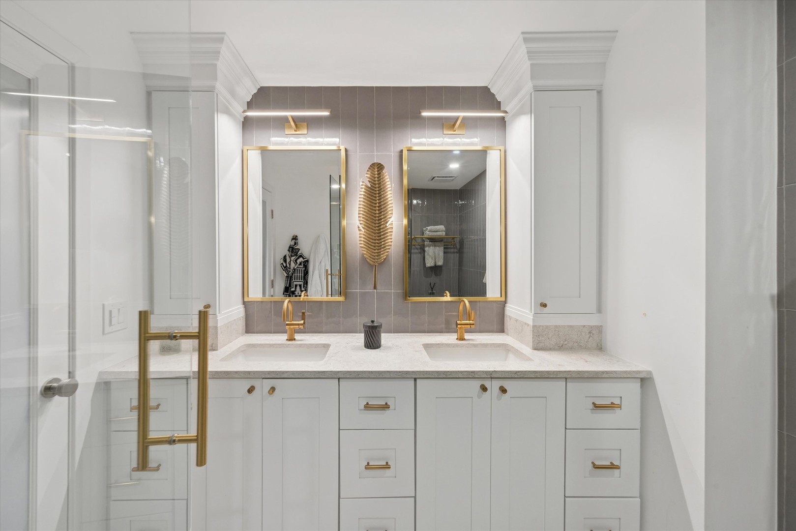 208 W Washington Street Unit: 1813