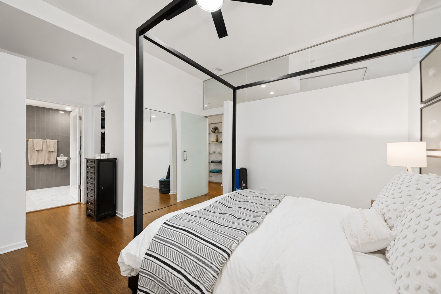 208 W Washington Street Unit: 1813