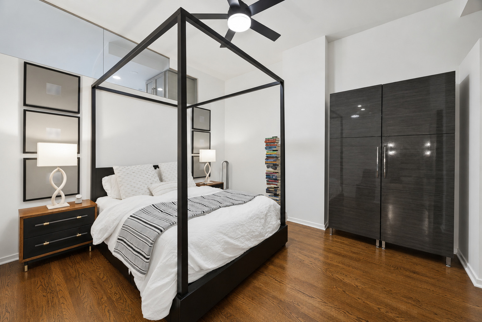 208 W Washington Street Unit: 1813