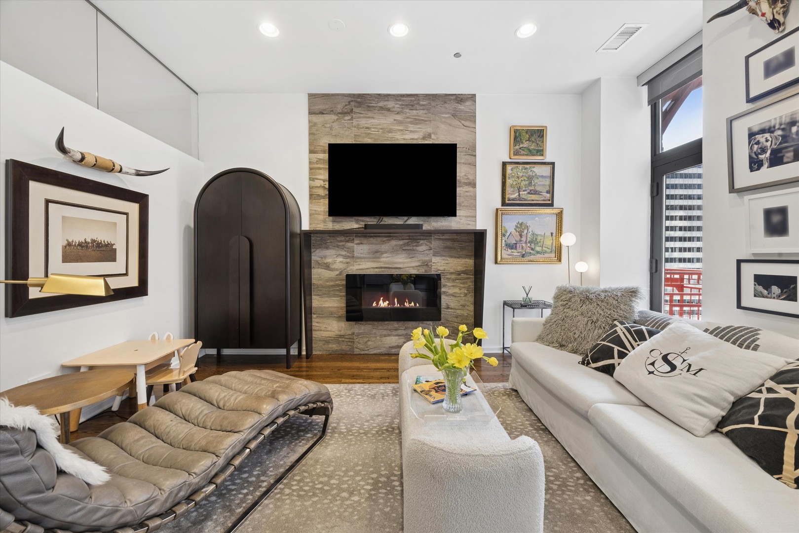 208 W Washington Street Unit: 1813
