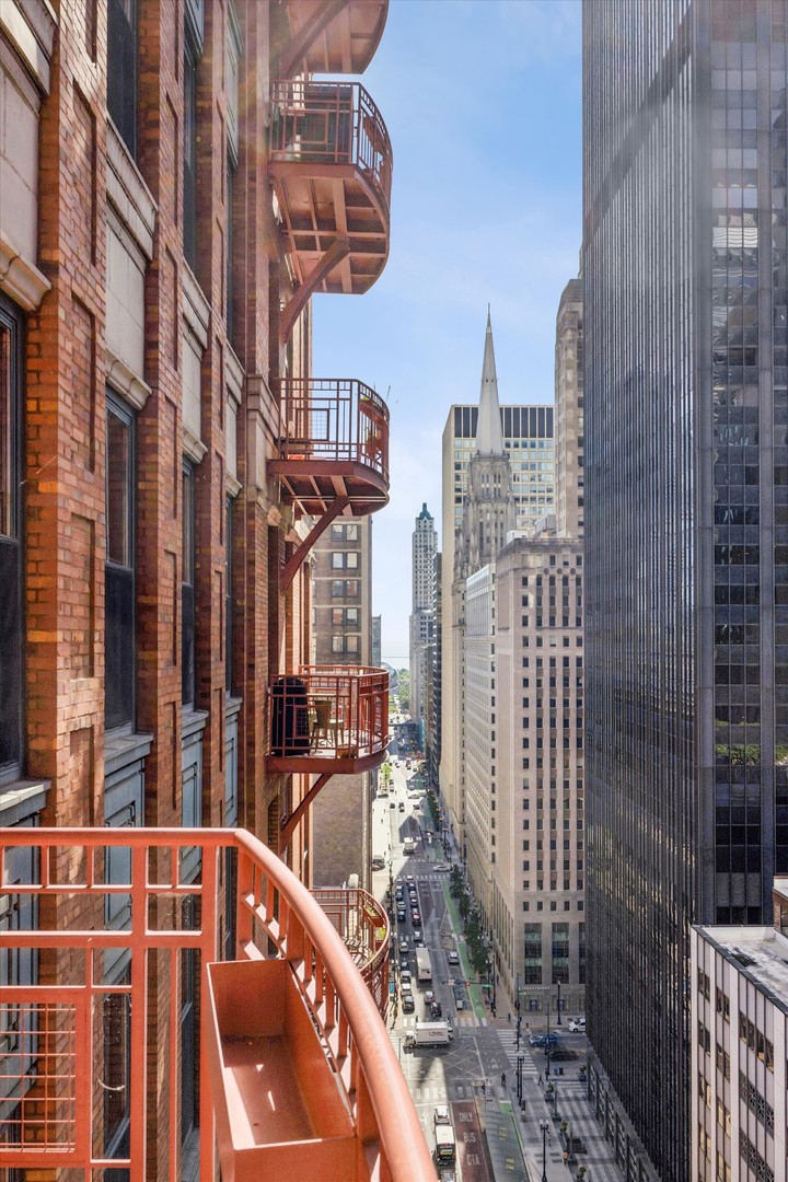 208 W Washington Street Unit: 1813