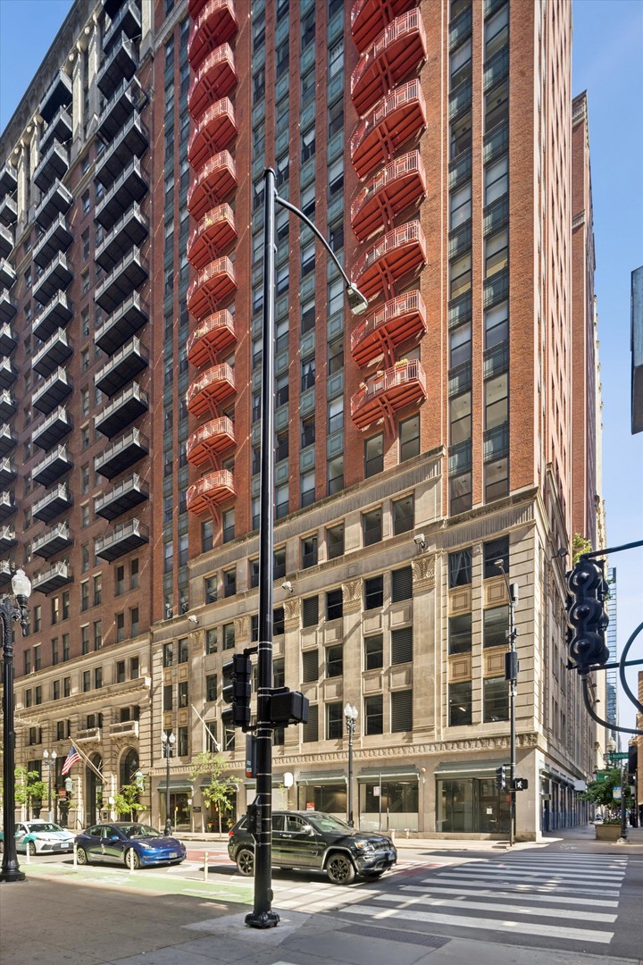 208 W Washington Street Unit: 1813