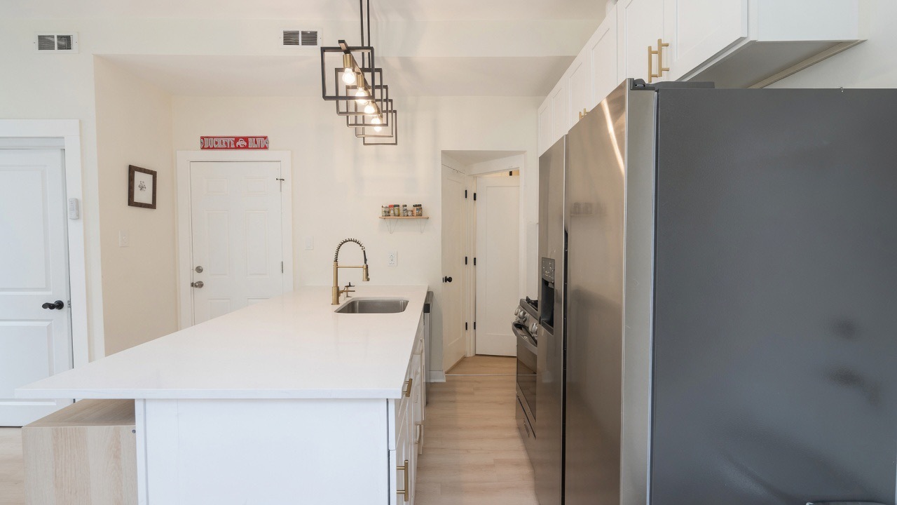 1322 W Ohio Street Unit: 1F