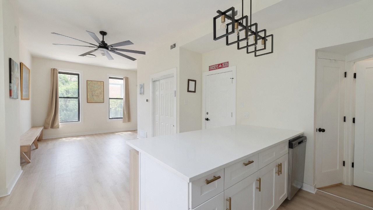 1322 W Ohio Street Unit: 1F