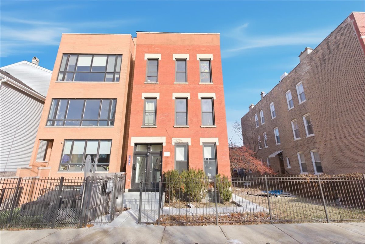 1322 W Ohio Street Unit: 1F