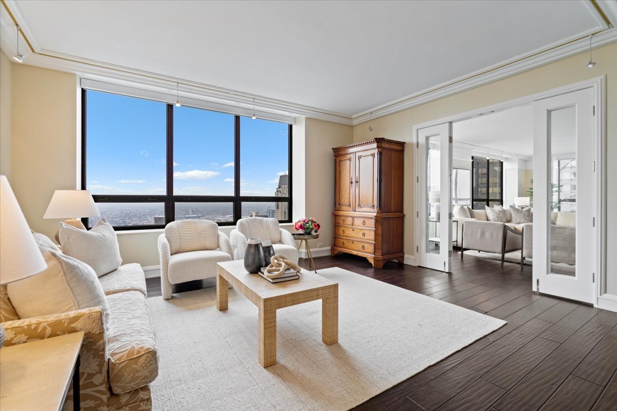180 E PEARSON Street Unit: 4801