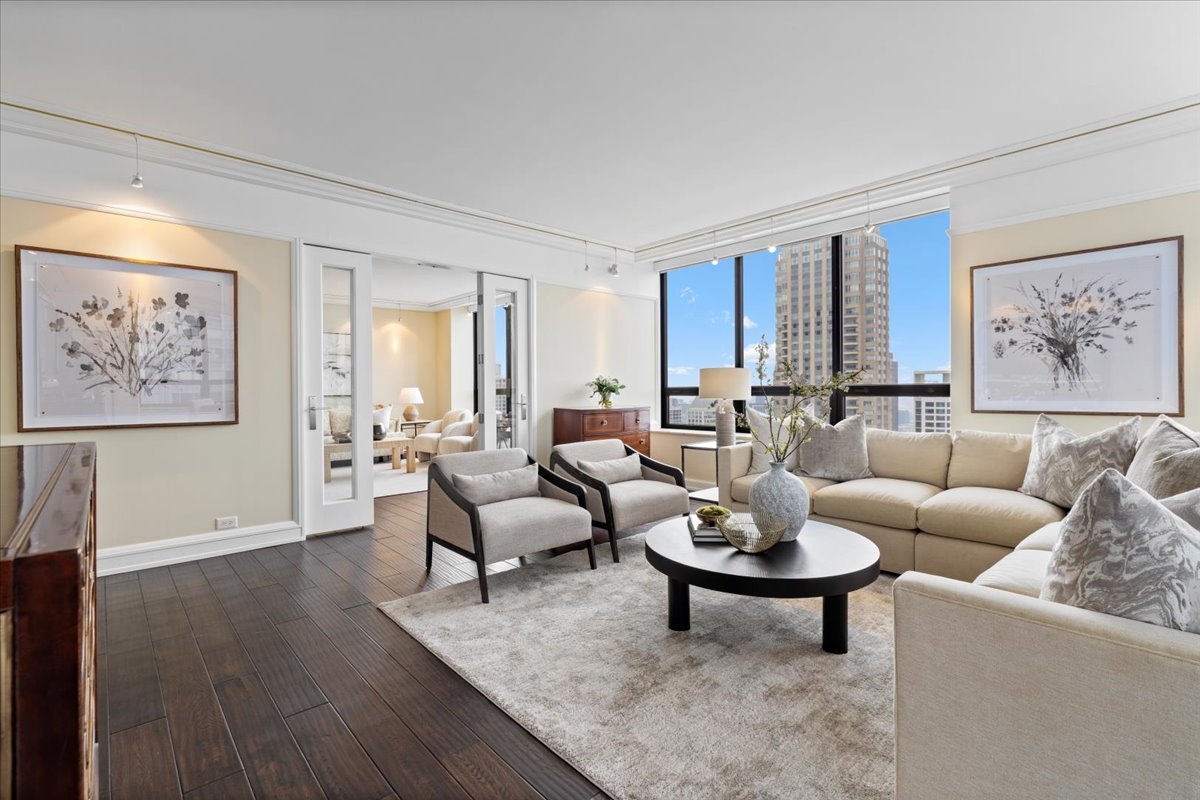 180 E PEARSON Street Unit: 4801