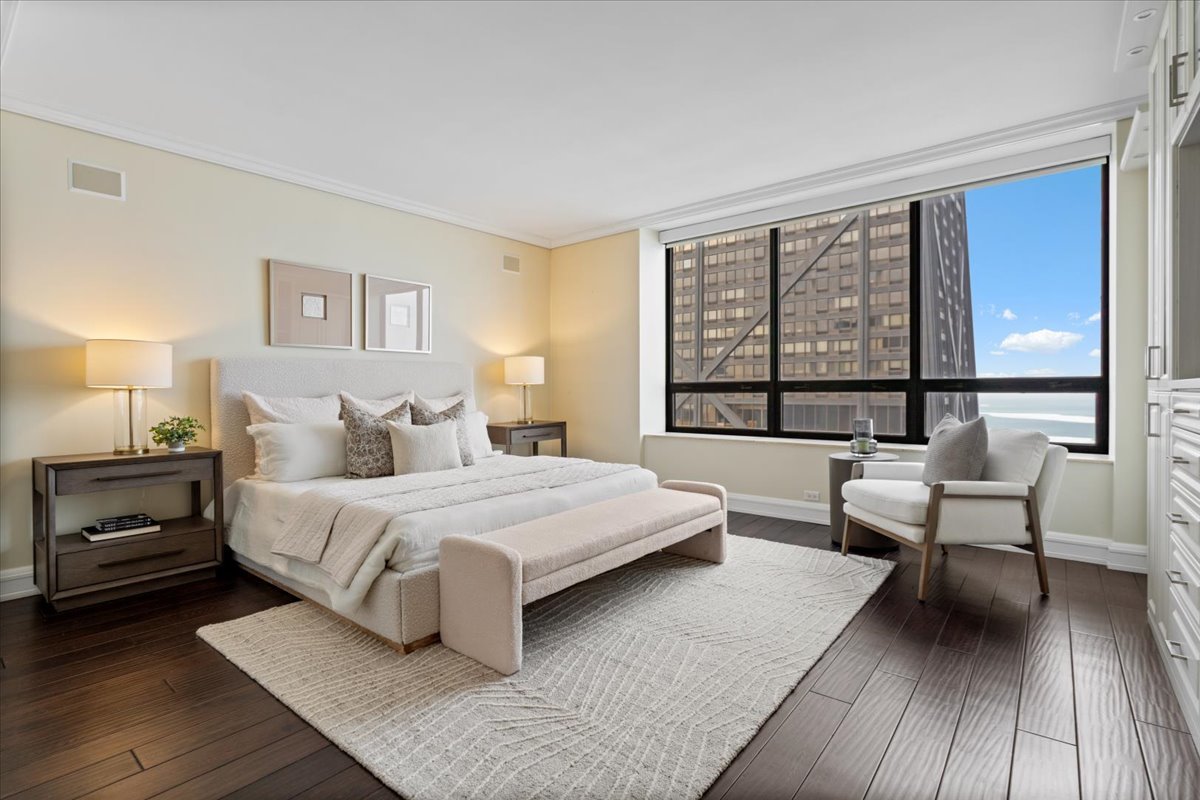 180 E PEARSON Street Unit: 4801