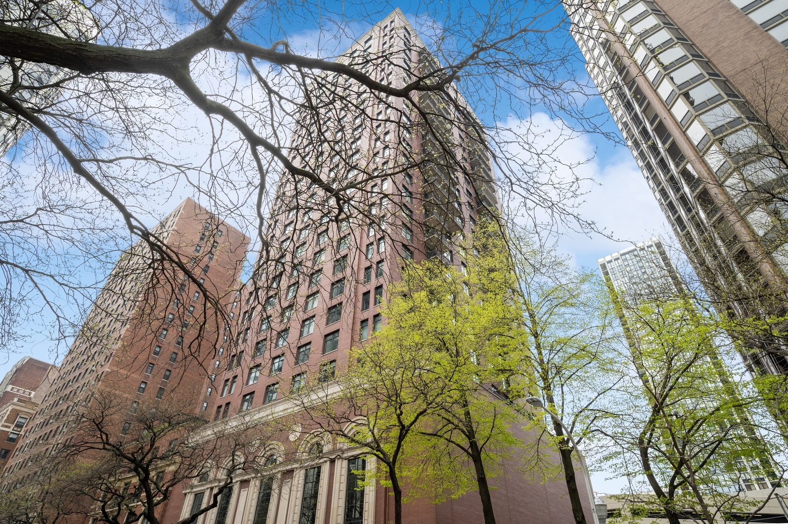 1122 N Dearborn Street Unit: 10C