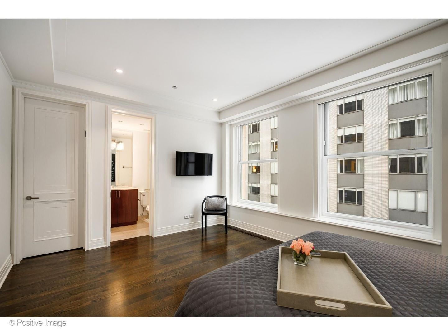 159 E Walton Place Unit: 8G