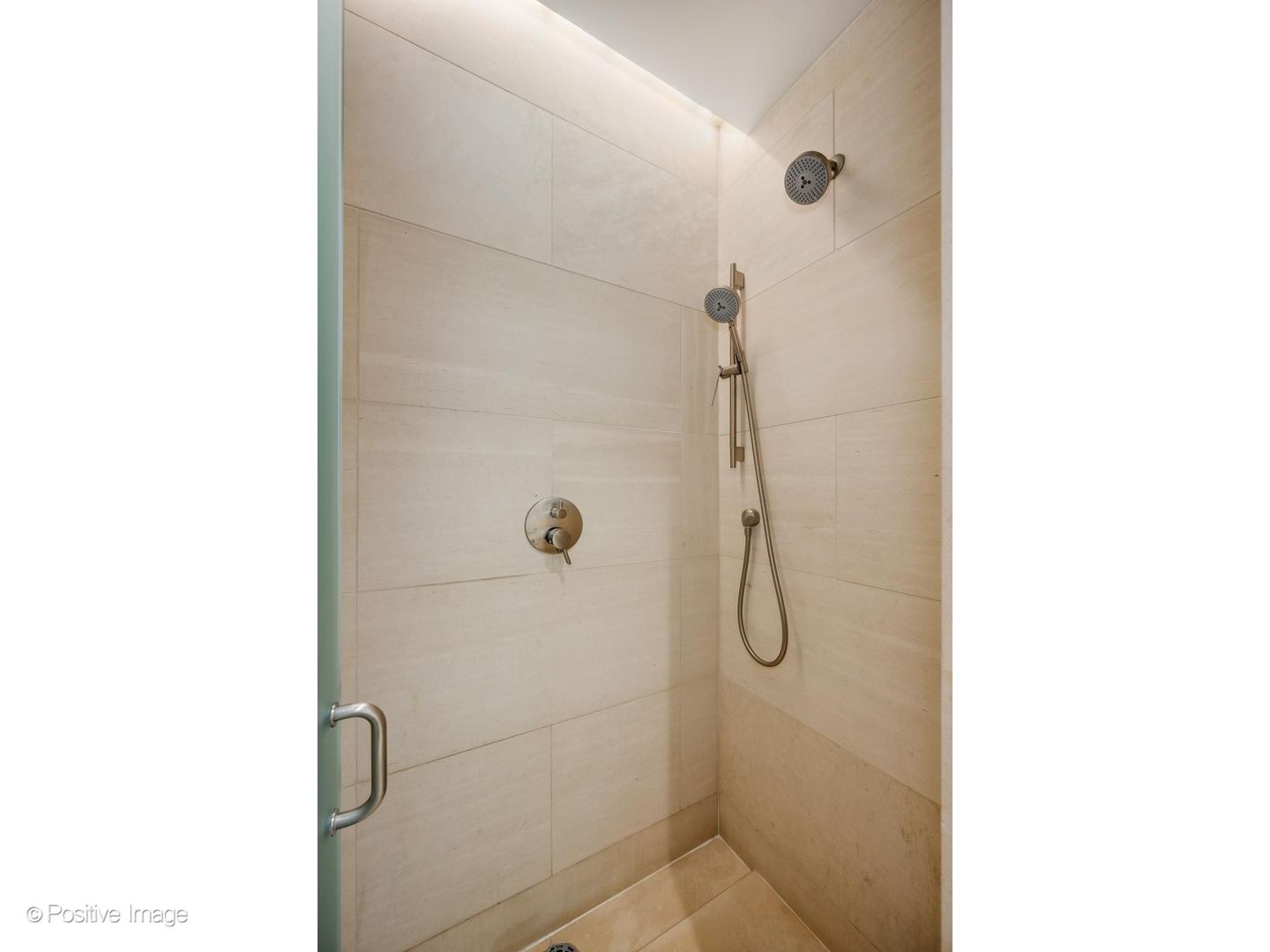 159 E Walton Place Unit: 8G