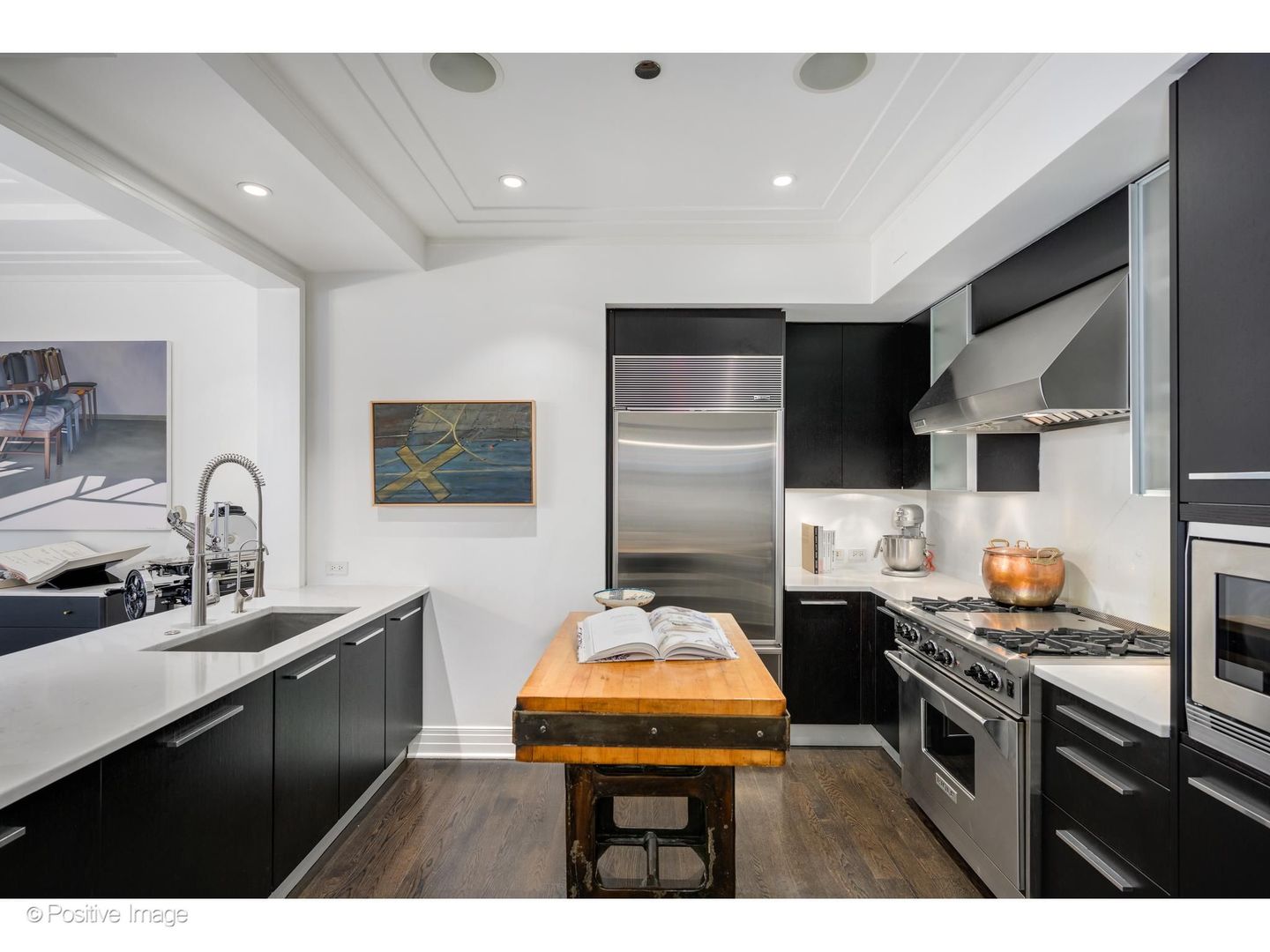 159 E Walton Place Unit: 8G