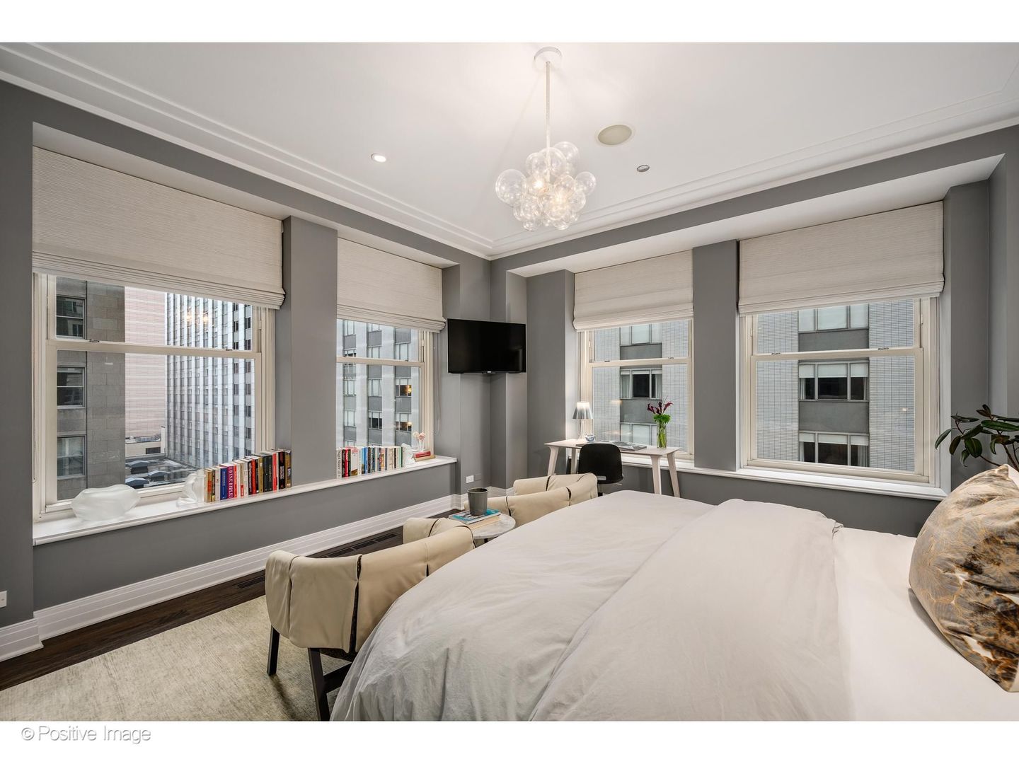 159 E Walton Place Unit: 8G