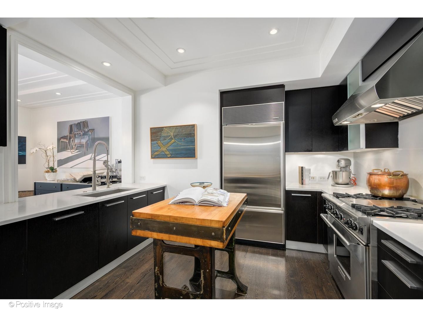159 E Walton Place Unit: 8G