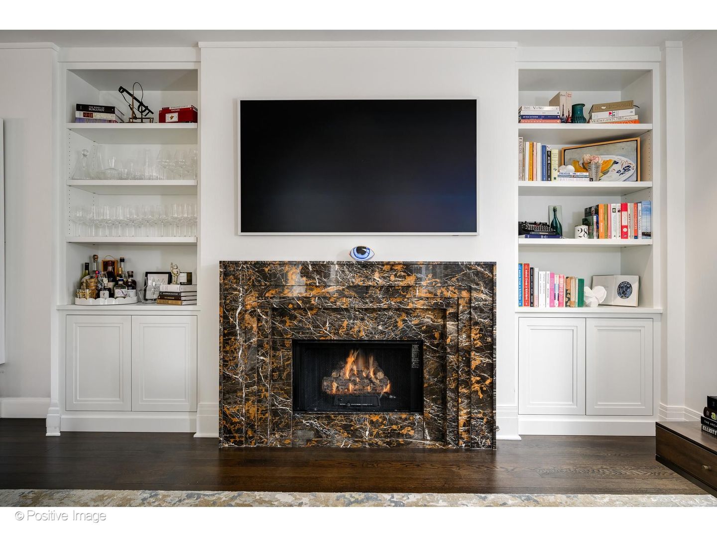 159 E Walton Place Unit: 8G