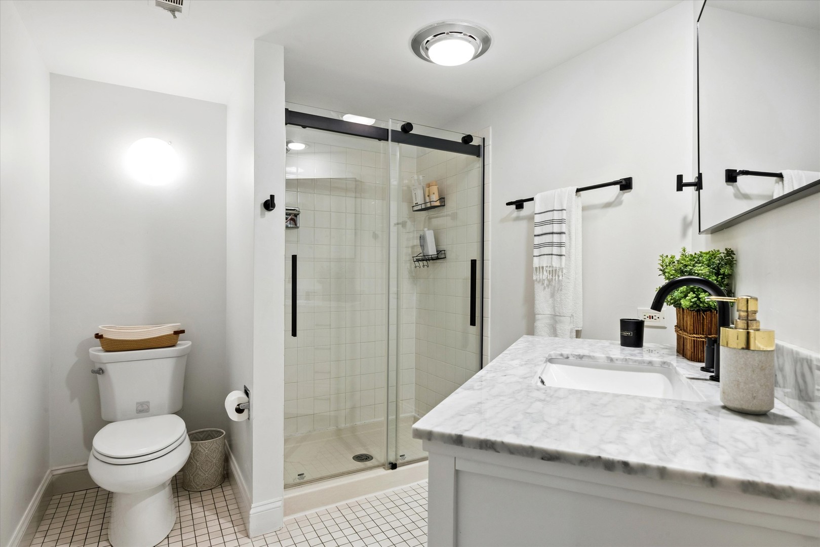 2734 N Seminary Avenue Unit: 1A