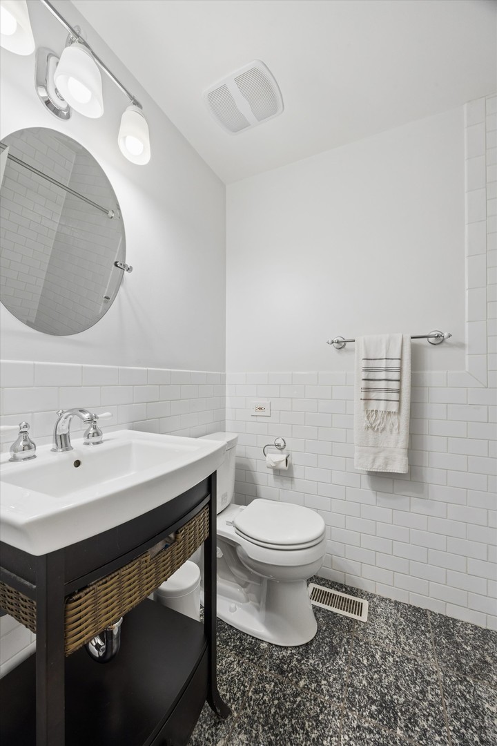 2734 N Seminary Avenue Unit: 1A