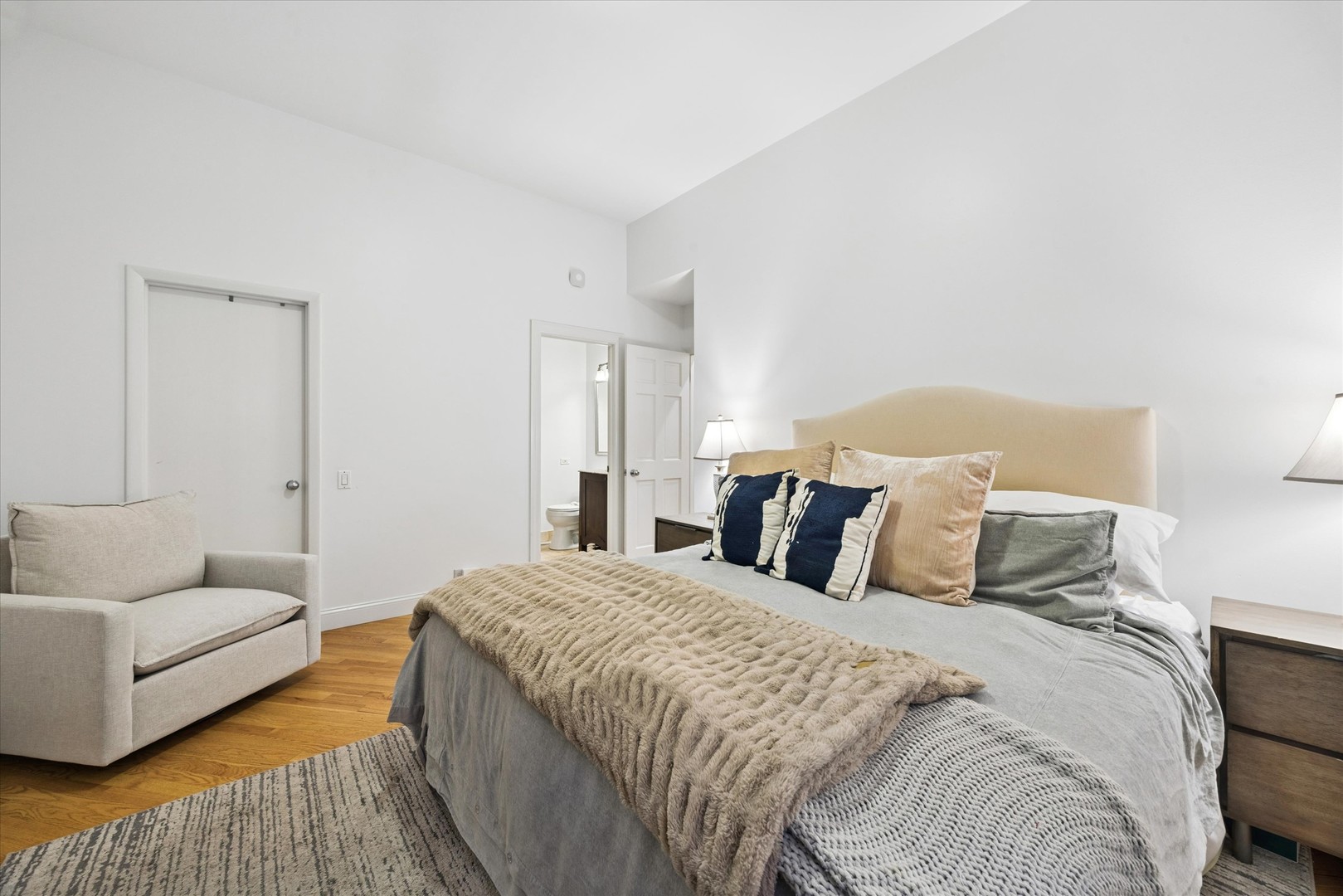 2734 N Seminary Avenue Unit: 1A