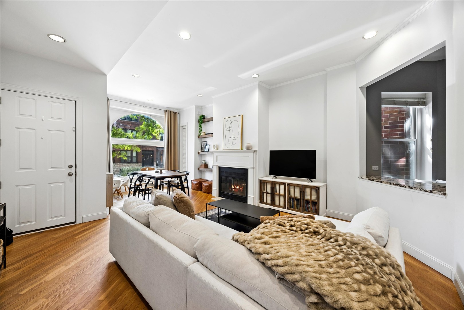 2734 N Seminary Avenue Unit: 1A