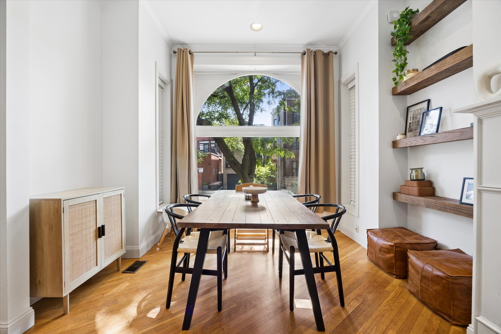 2734 N Seminary Avenue Unit: 1A