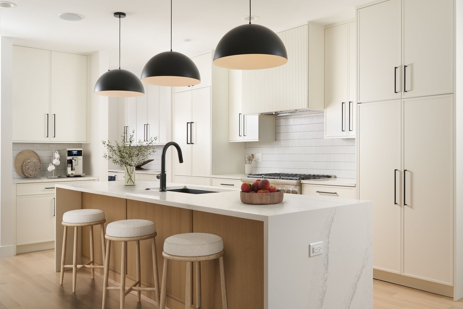 1629 N Burling Street Unit: 3