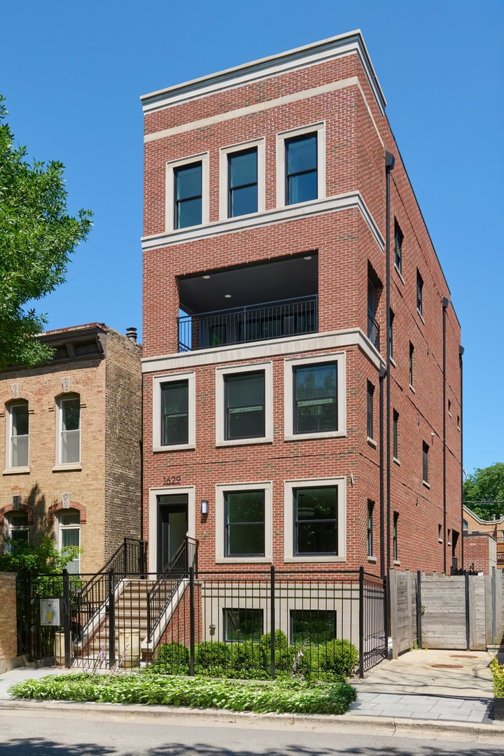 1629 N Burling Street Unit: 3