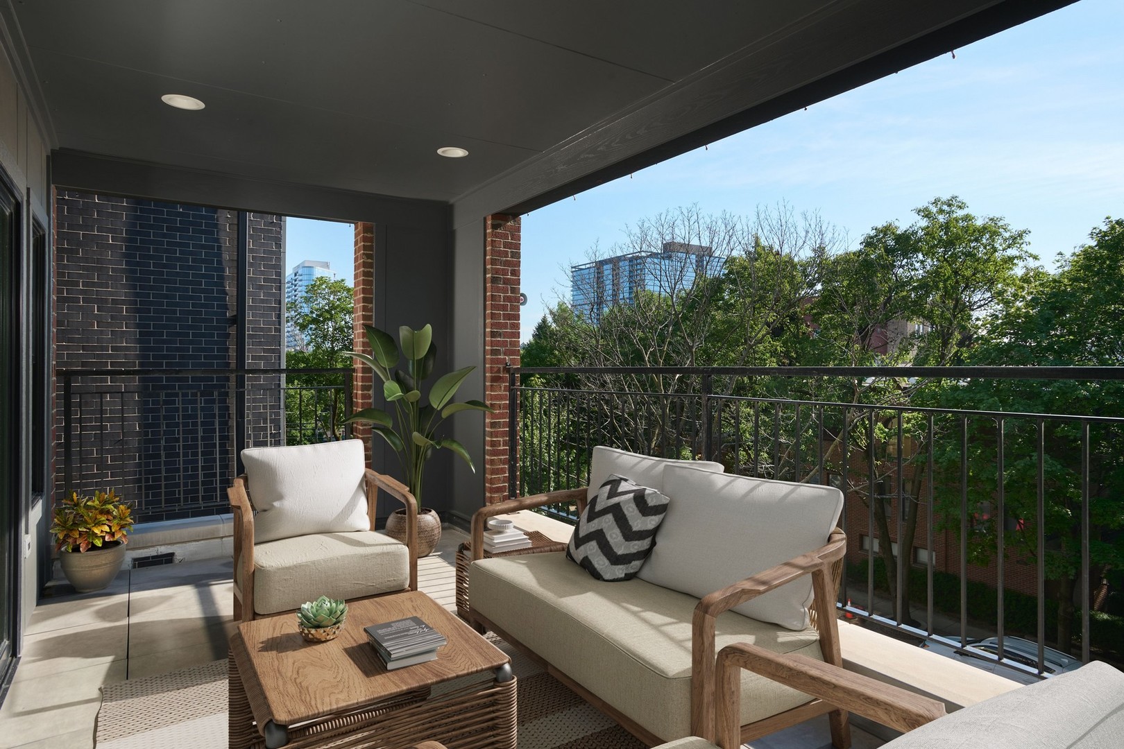 1629 N Burling Street Unit: 3
