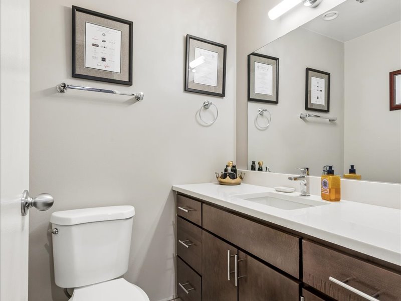 1730 N CLARK Street Unit: 101