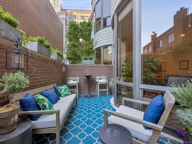 1730 N CLARK Street Unit: 101