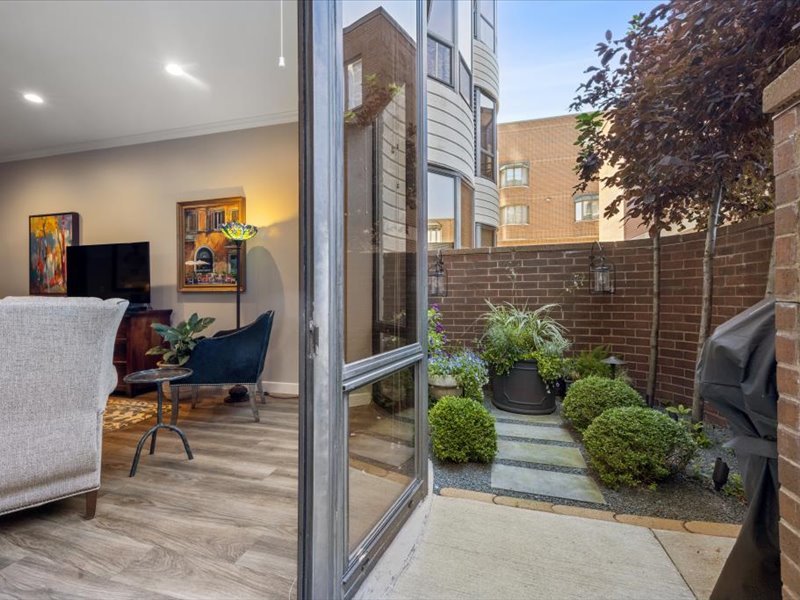 1730 N CLARK Street Unit: 101