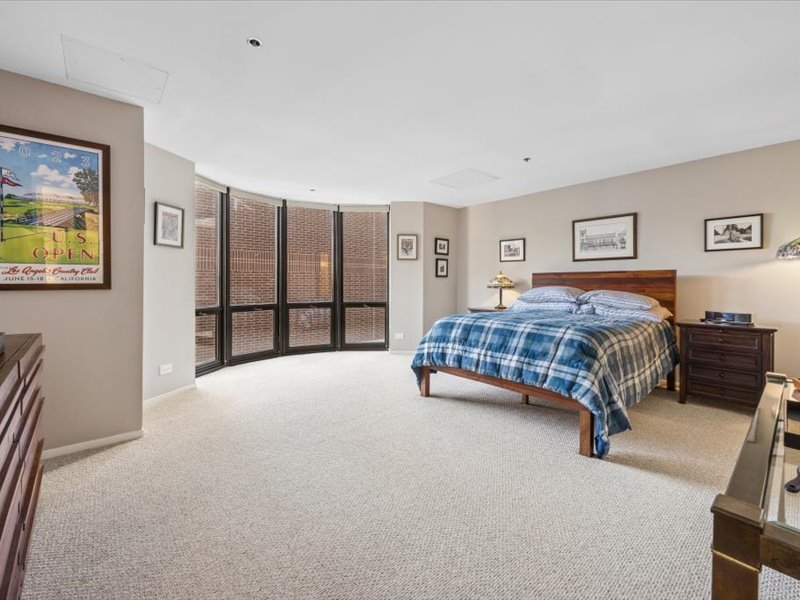 1730 N CLARK Street Unit: 101