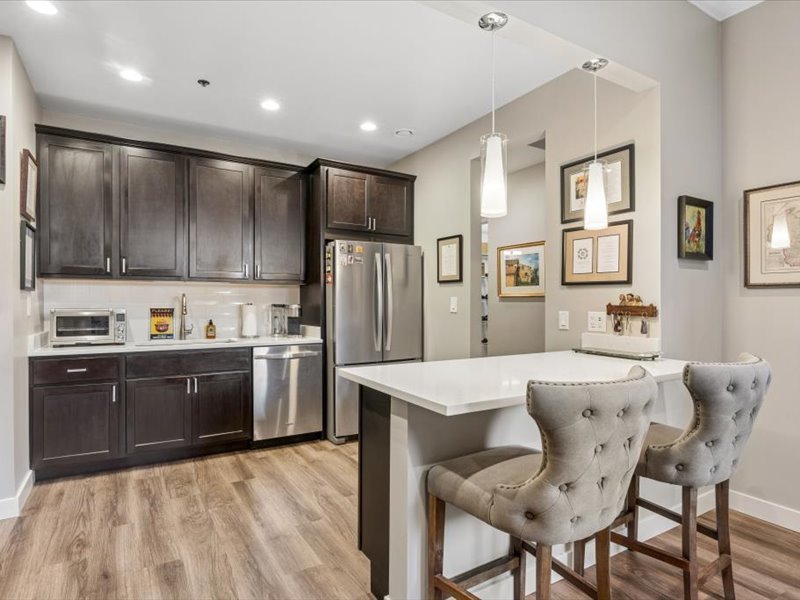 1730 N CLARK Street Unit: 101