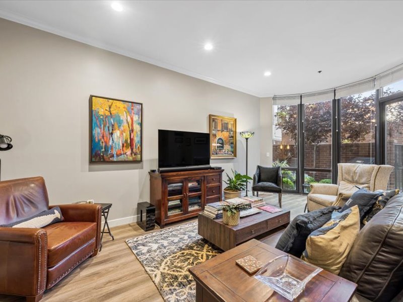 1730 N CLARK Street Unit: 101